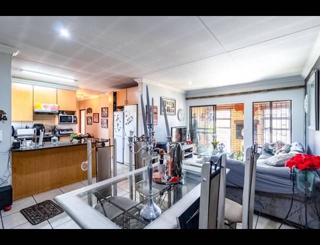 3 BEDROOM TOWNHOUSE FOR SALE IN BEDFORDVIEW